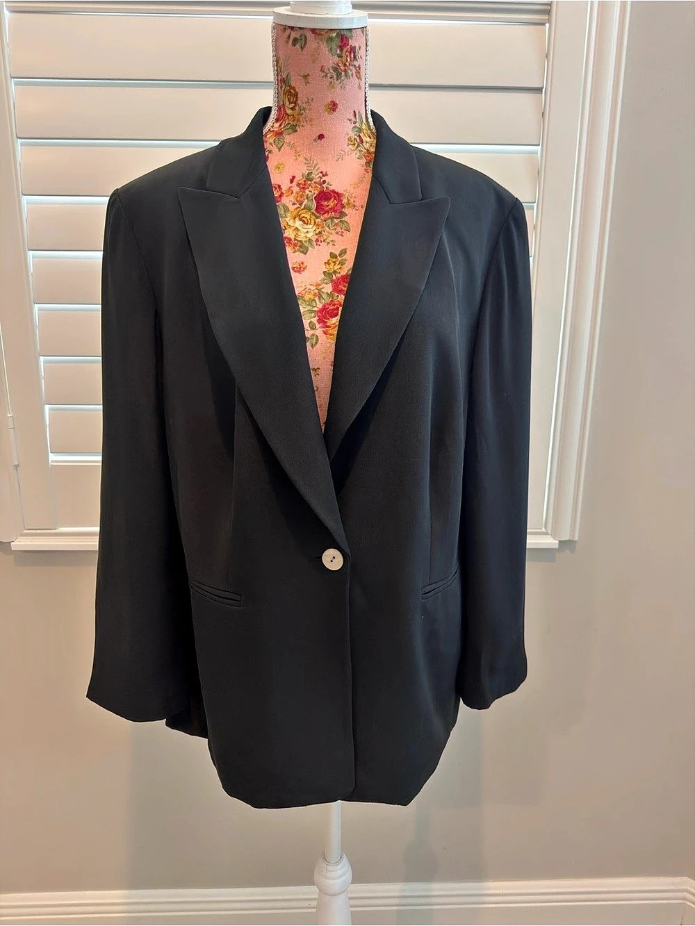 Vintage Bloomingdale's 100% Silk Black Blazer Jacket, size 18, 90s style, Y2K